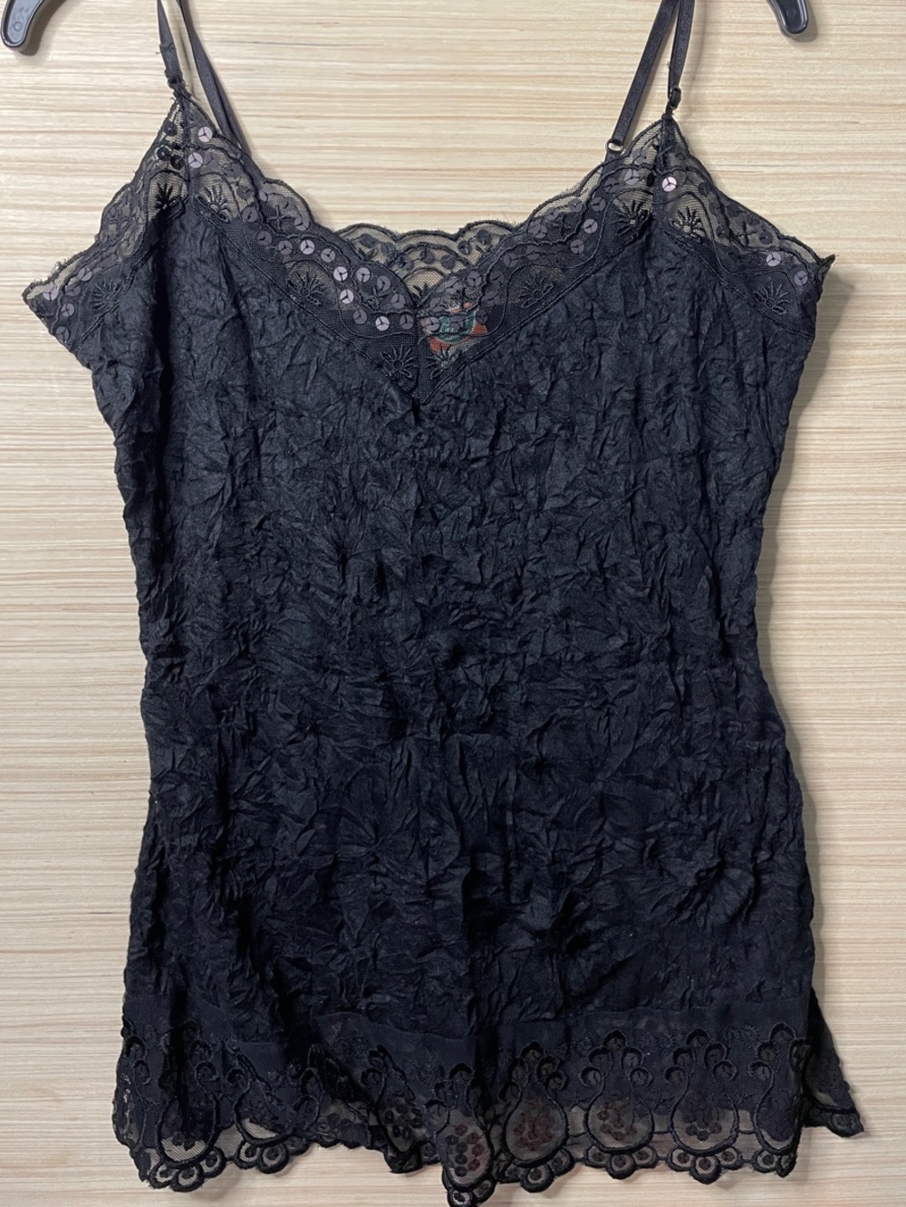 WEAVERS GIRL black lace trim crinkle cami size M